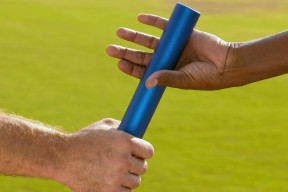 泰国足球-C罗逆境封神，规则更新下的惊天逆转，塞尔维亚队成背景板！
